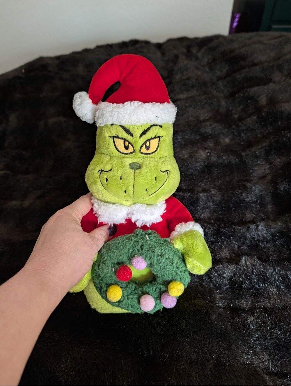 Dr Seuss The Grinch Plush Christmas Decor Santa Hat Wreath